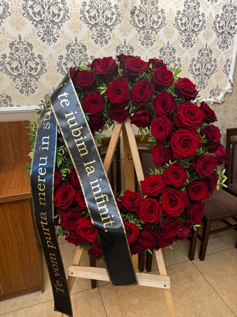 Coroane funerare din flori naturale foto 0