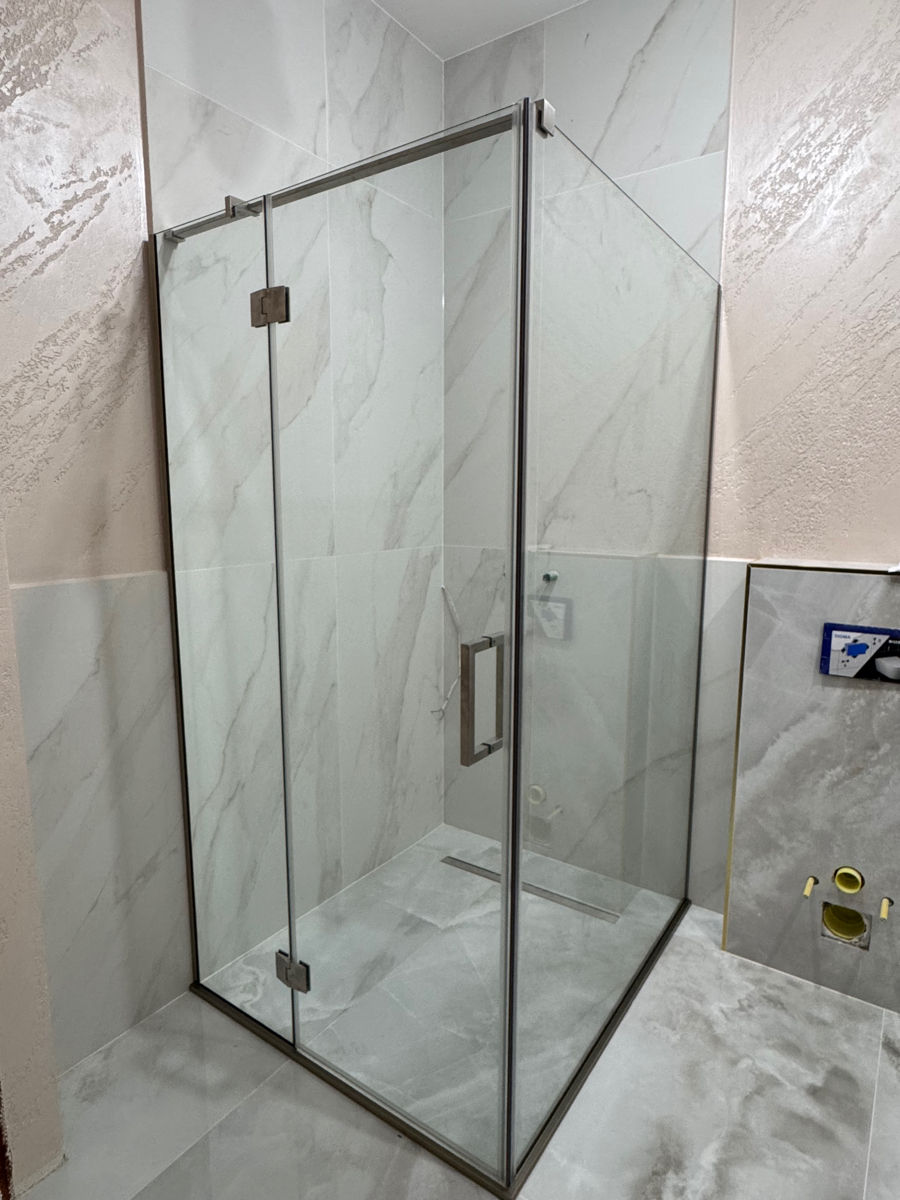 Стеклянные душевые кабины, перегородки, ограждения. фото 3