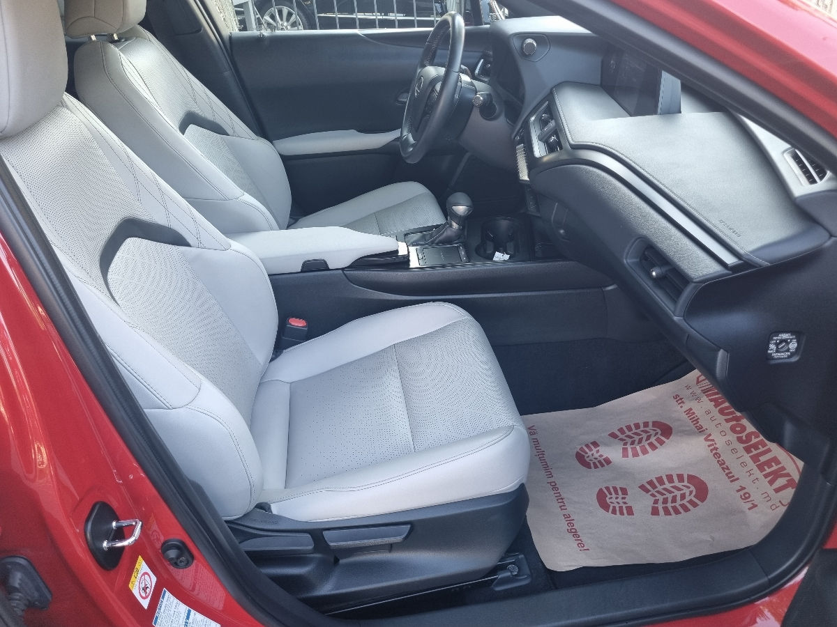 Lexus UX 2019 photo 10