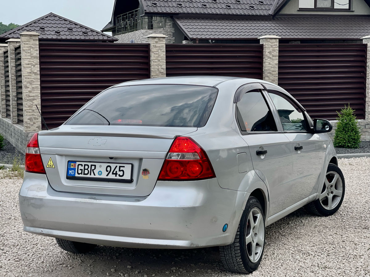 Chevrolet Aveo фото 2