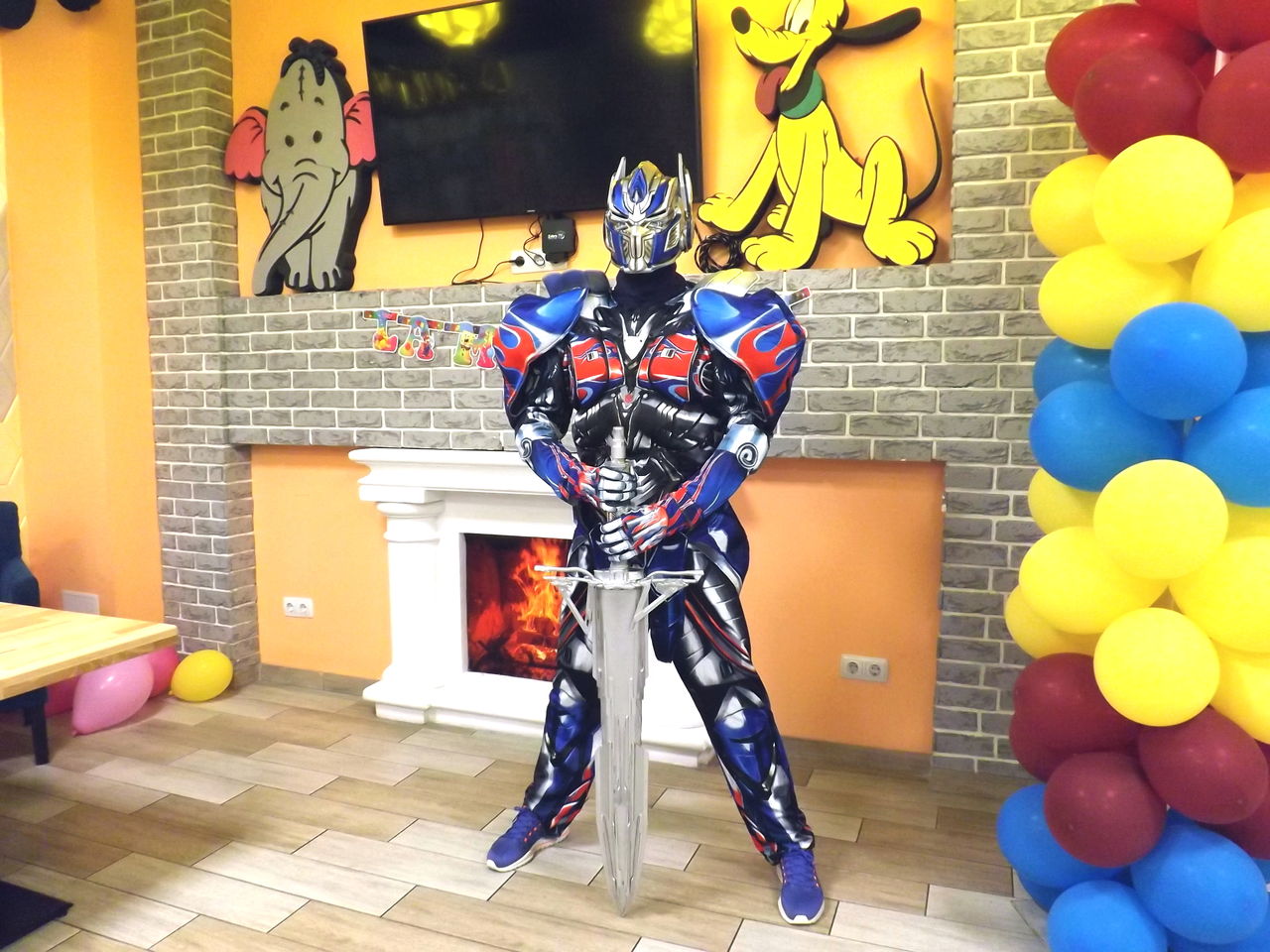 Optimus Prime & Bumblebee. Eroii Transformers vin la petrecerea ta! foto 3