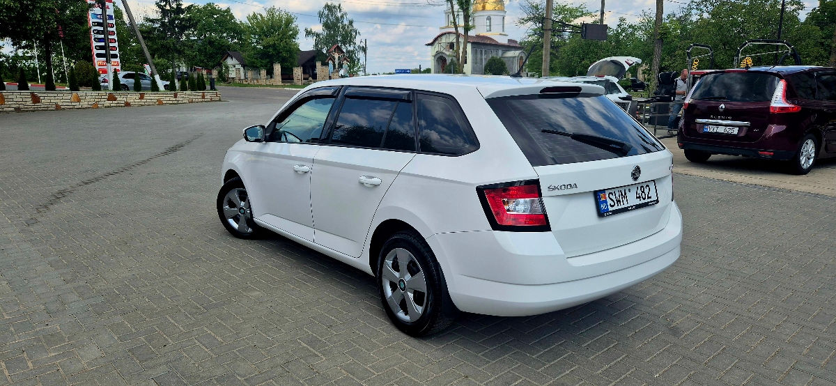 Skoda Fabia фото 3