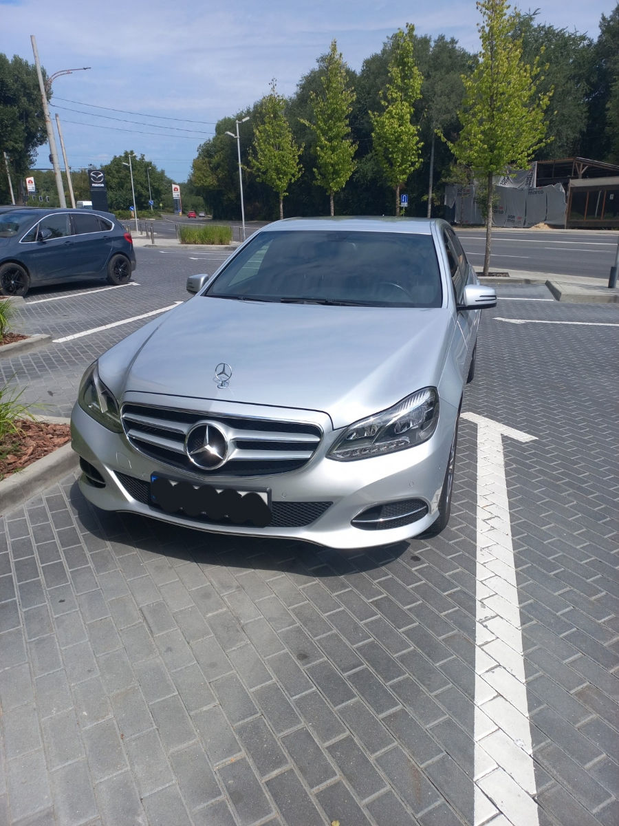 Mercedes E-Class foto 0