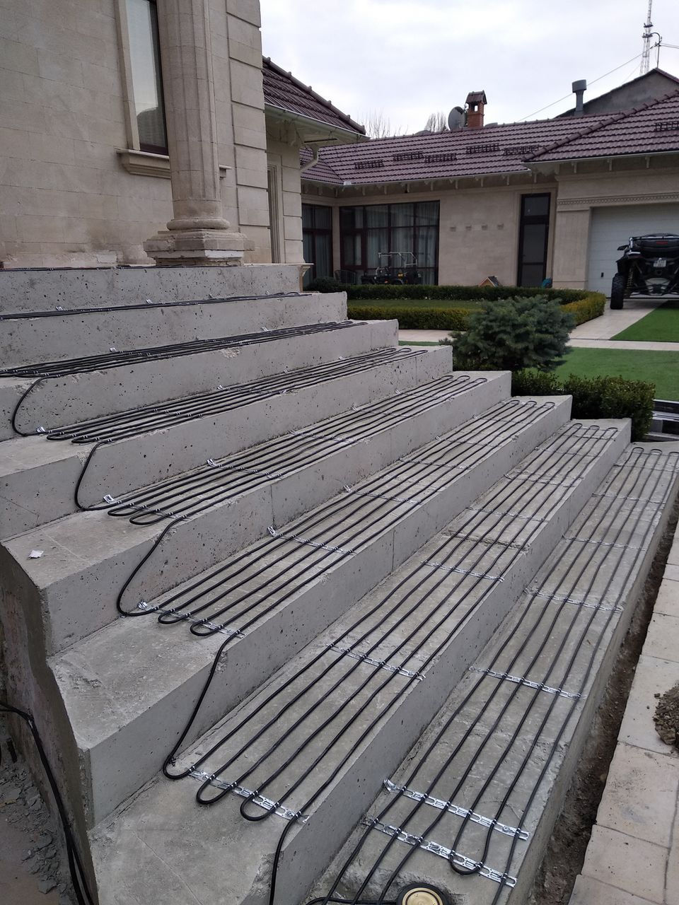 Sistem topirea zăpezii (degivrare) — Tepte, rampe, alei. Instalare. 20 ani garanție. Importator foto 0