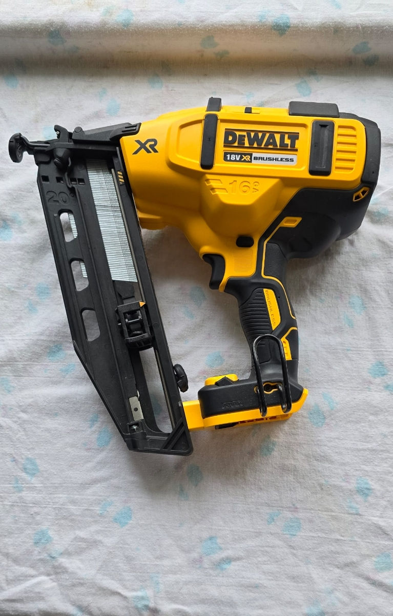 Dewalt DCN660 foto 1