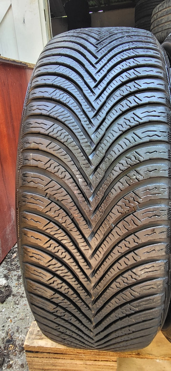 Шины 205/60 R16 Michelin  фото 2