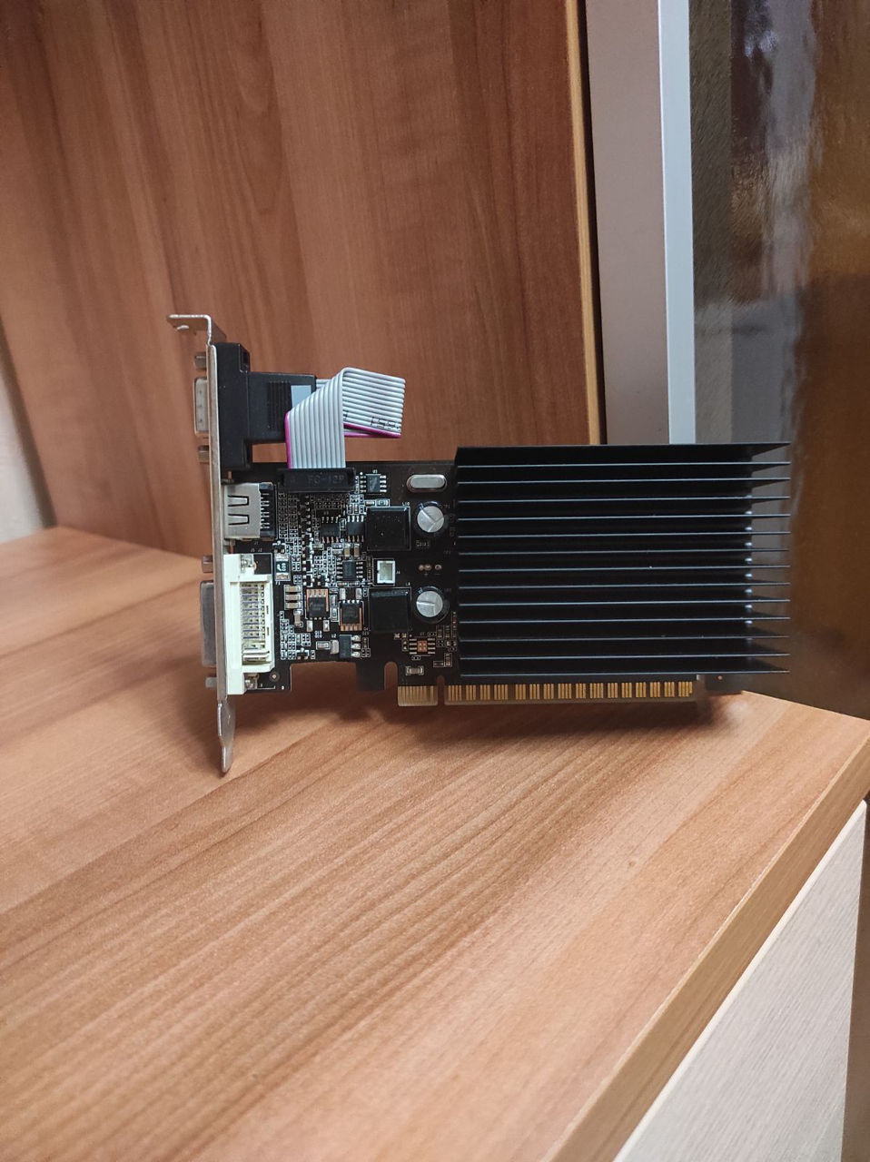 Видеокарта Nvidia GeForce 210, 1GB GDDR3 64bit VGA DVI HDMI фото 0