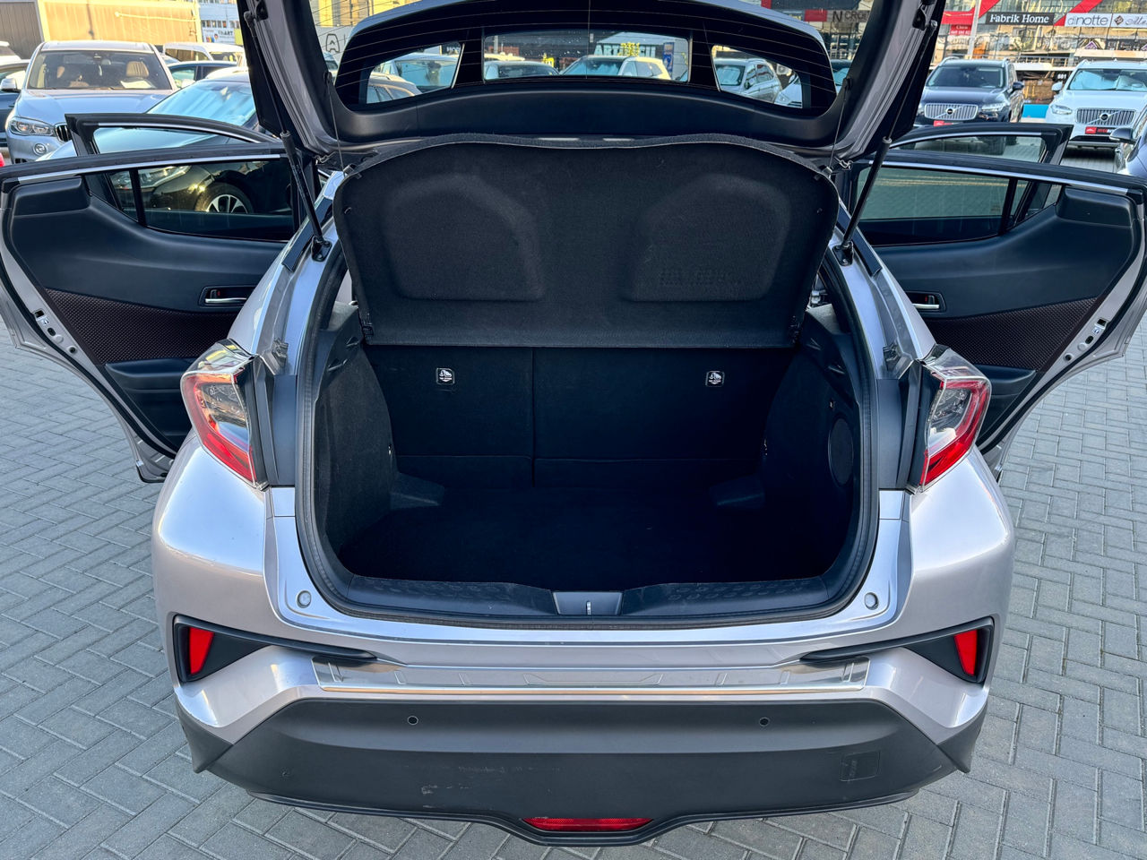 Toyota C-HR foto 18