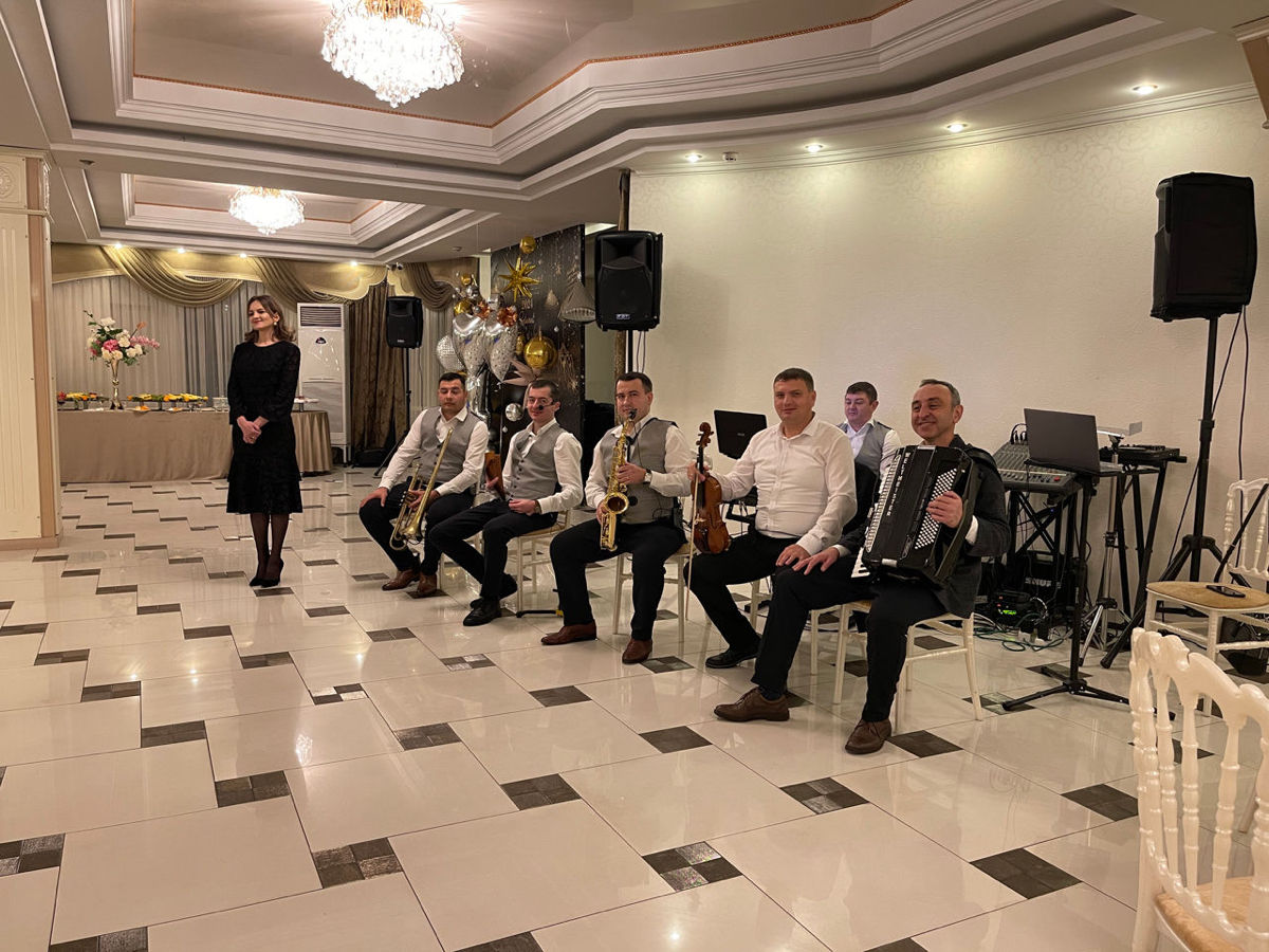Muzicanti, solisti, formatie la nunti si cumetrii foto 1