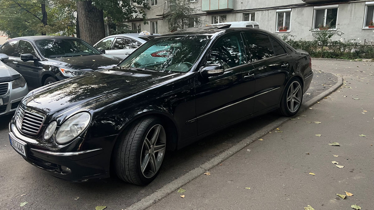 Mercedes E-Class фото 0