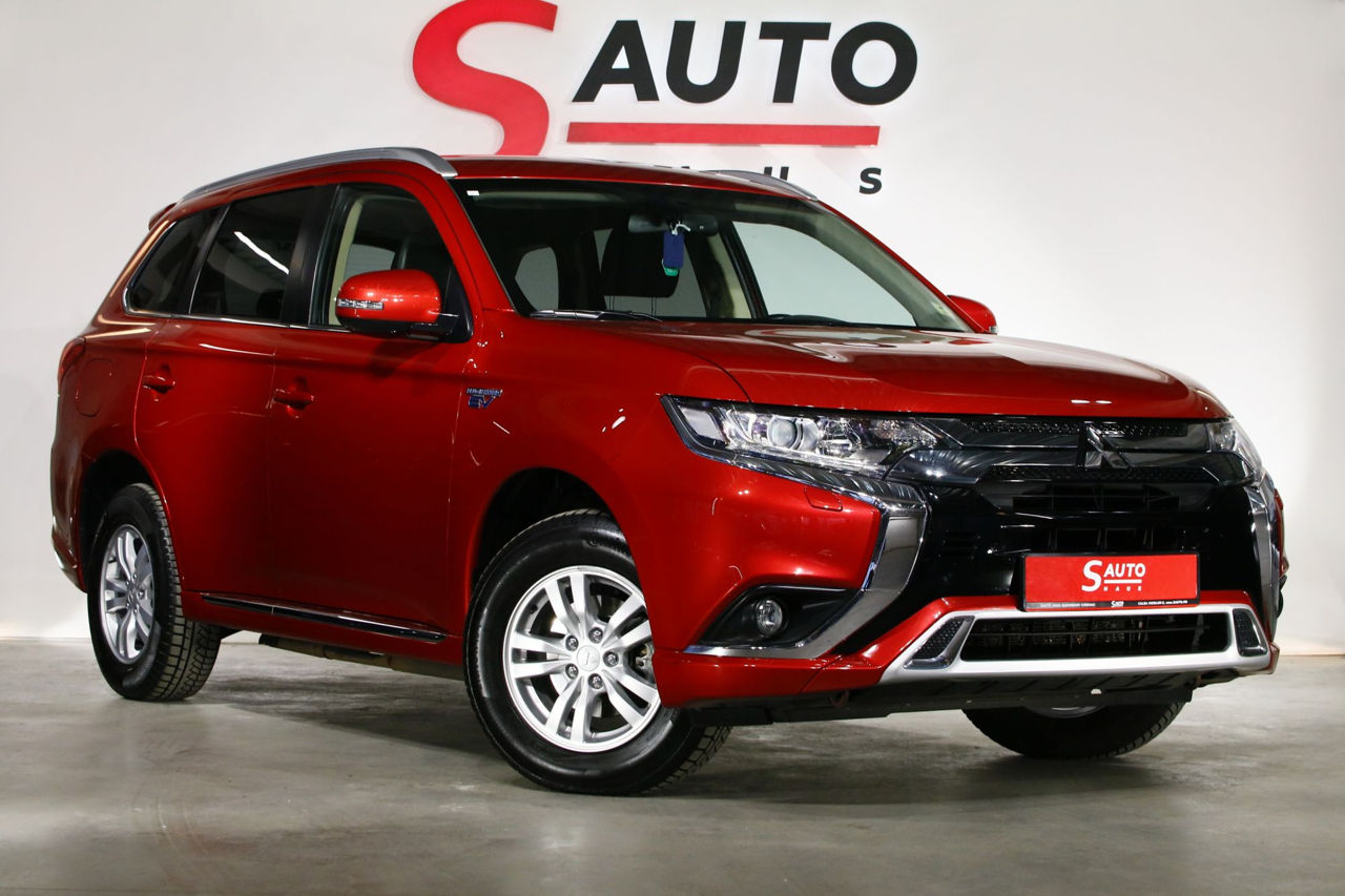 Mitsubishi Outlander фото 0