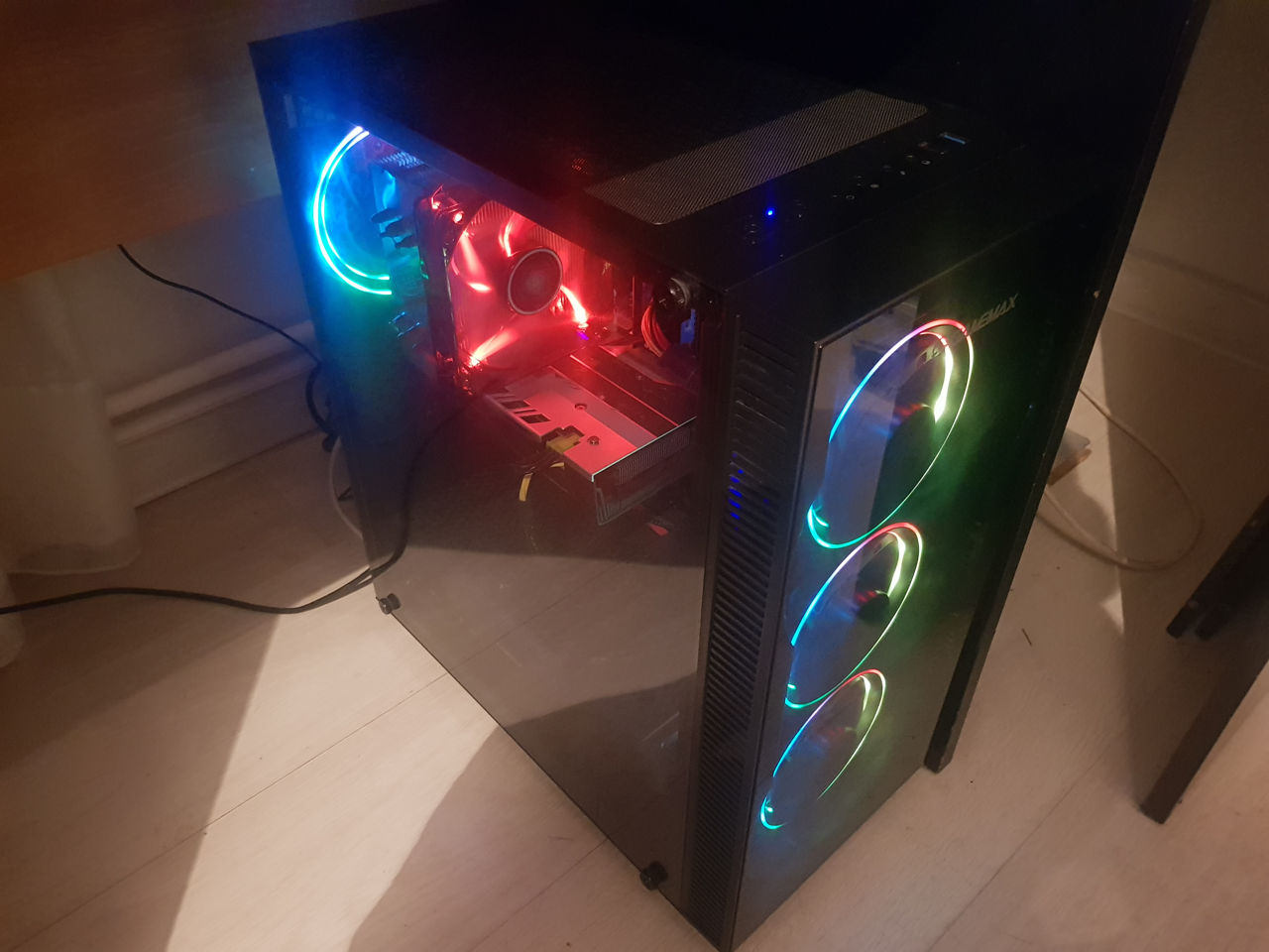 computator de masa practic nou