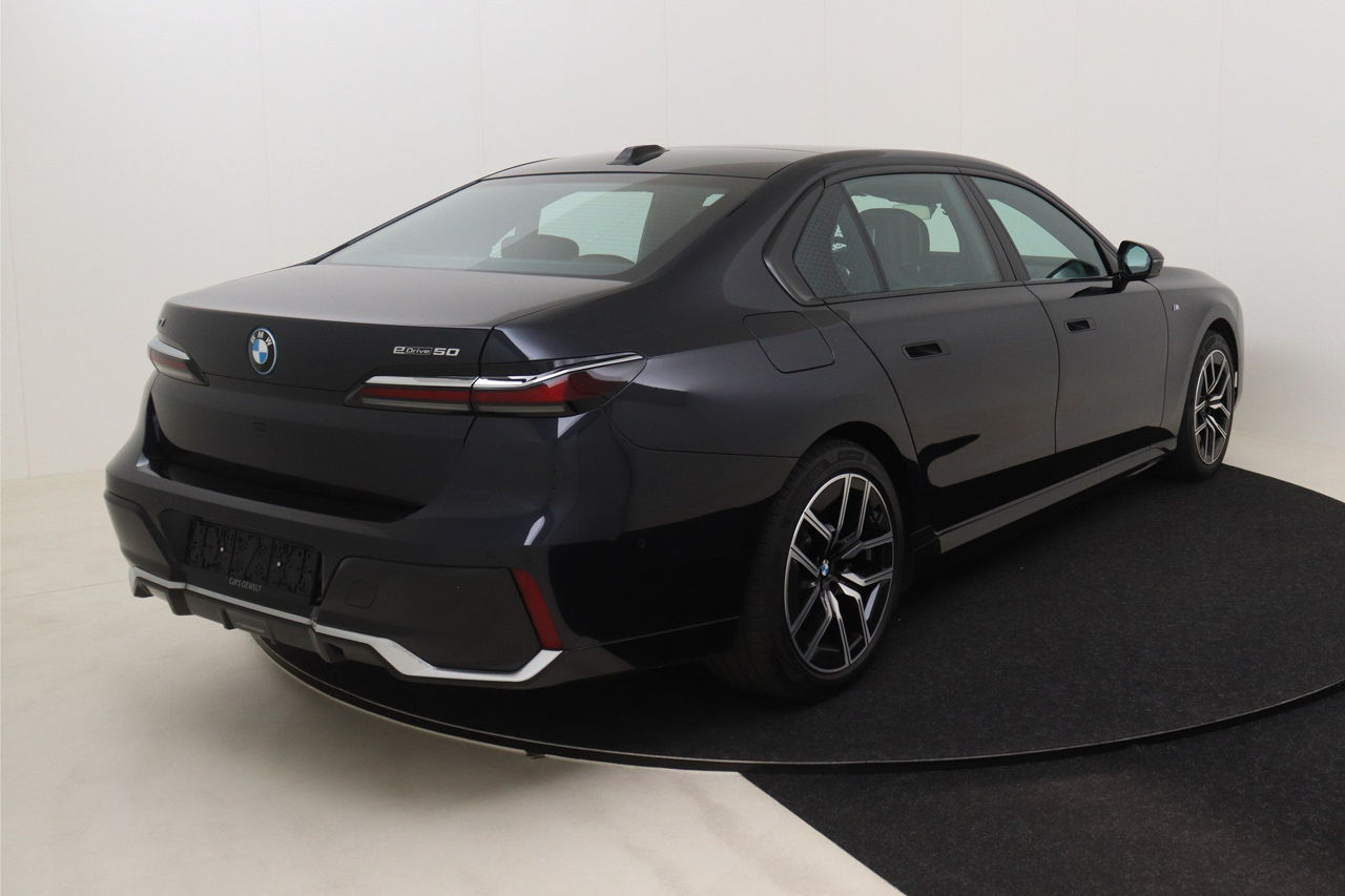 BMW i7 foto 2