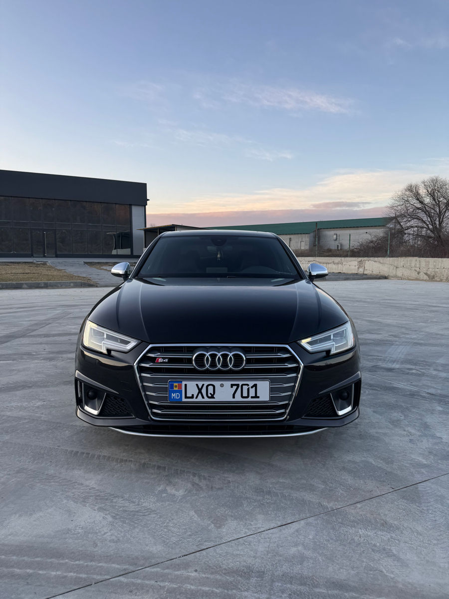 Audi S4 foto 1