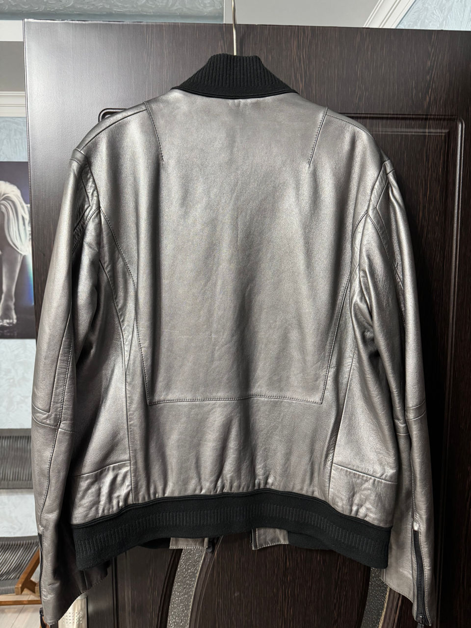 Срочно продам кожаные куртки Hugo Boss Porsche Design и Hugo Boss Mercedes оригинал foto 2