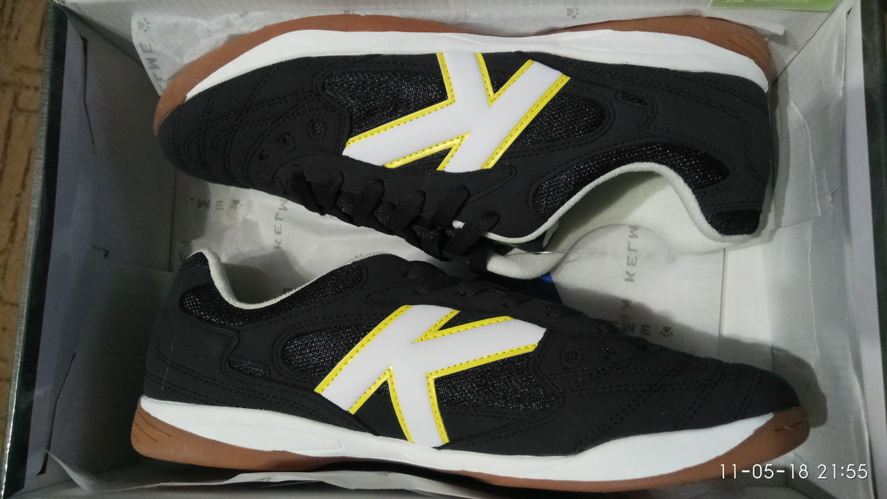 Продам качественные кроссовки испанской фирмы kelme обувь для фут зала ...