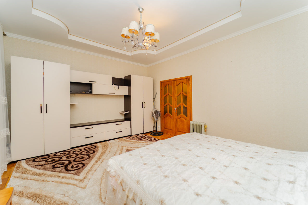 Apartament cu 3 camere, 109 m², Buiucani, Chișinău foto 2