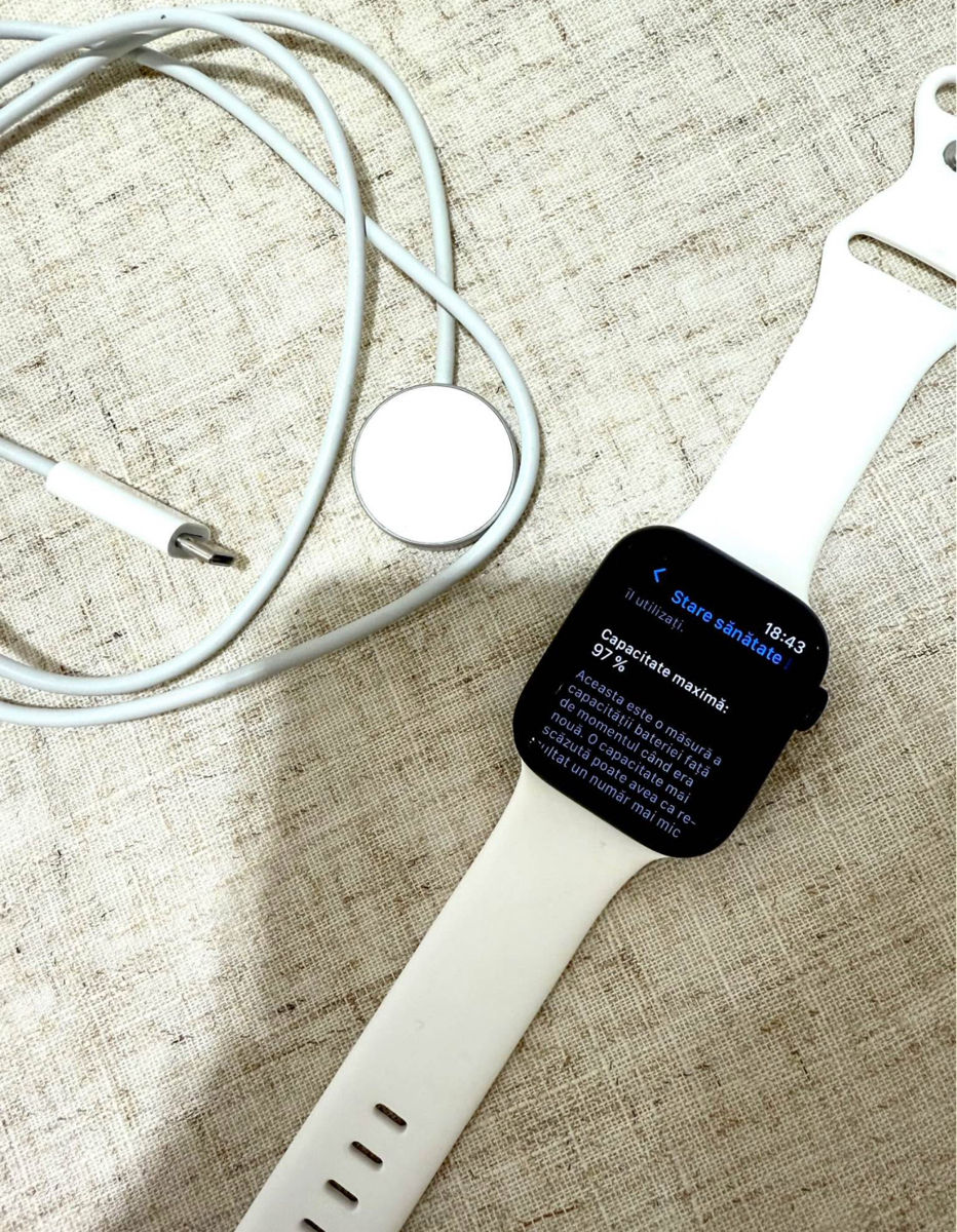 Vând Apple Watch seria 8 , păstrat , bateria 97 %, 41 mm