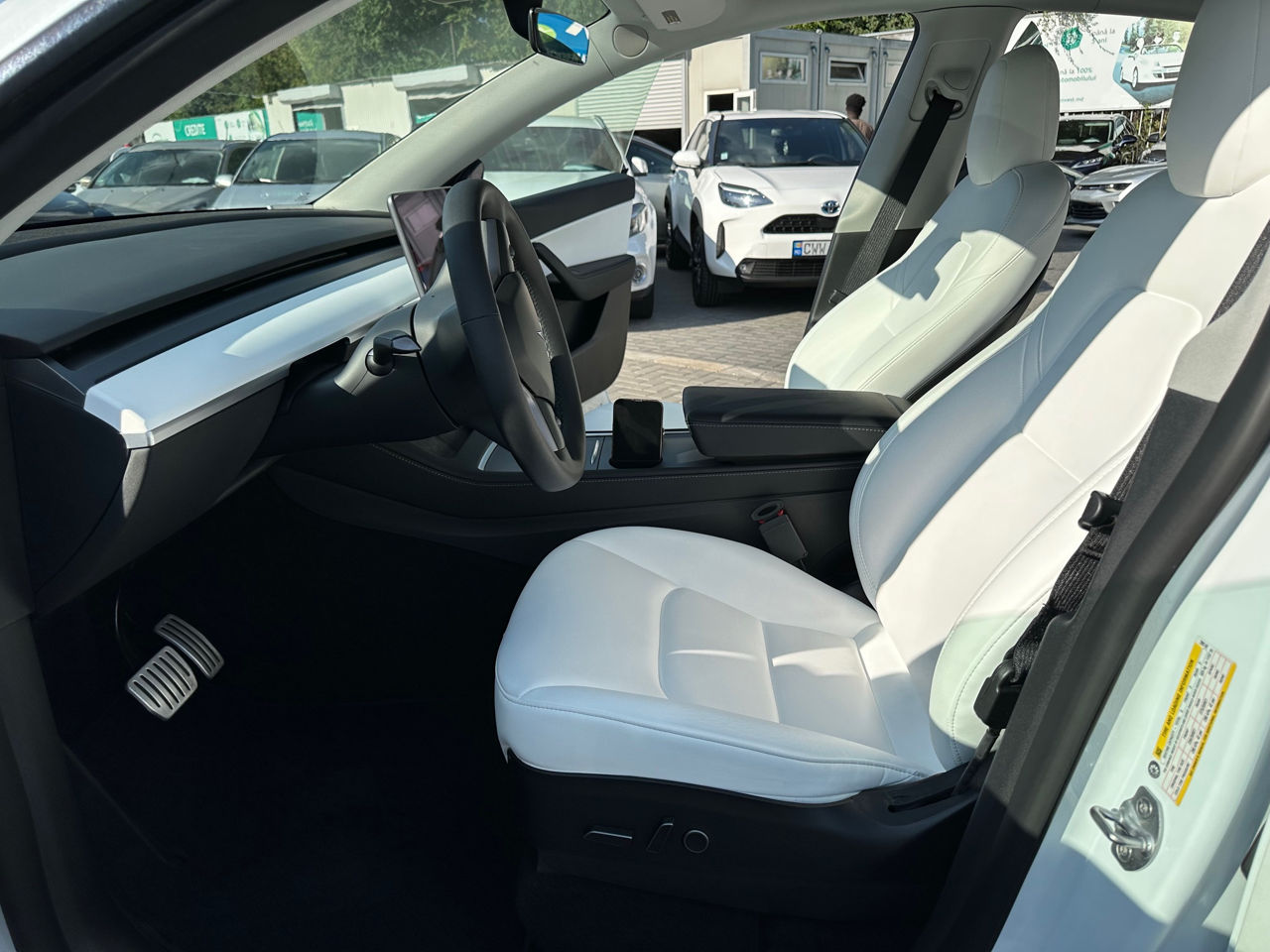 Tesla Model Y foto 6
