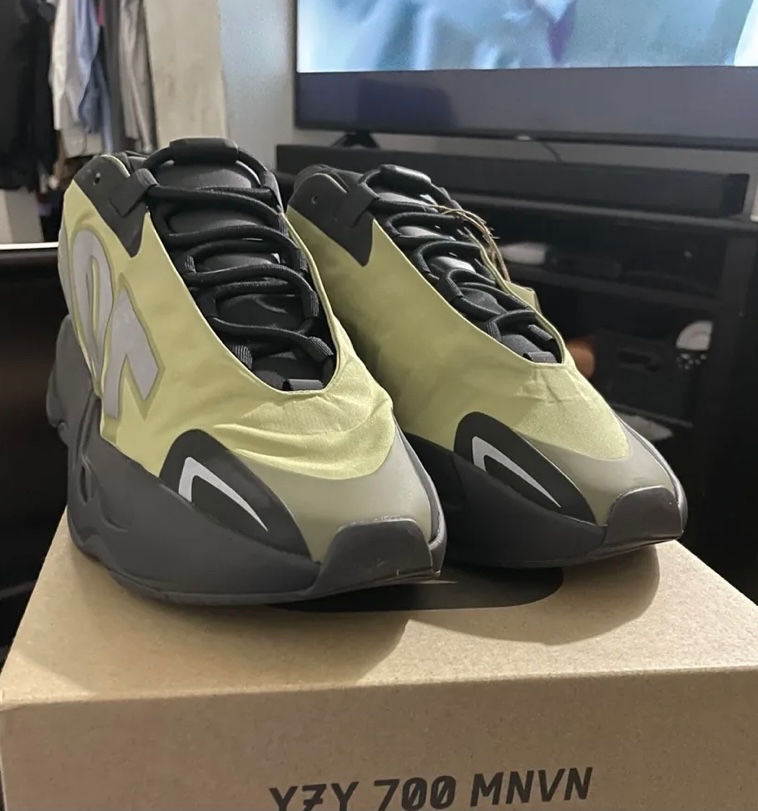 Adidas Yeezy Boost 700 foto 1