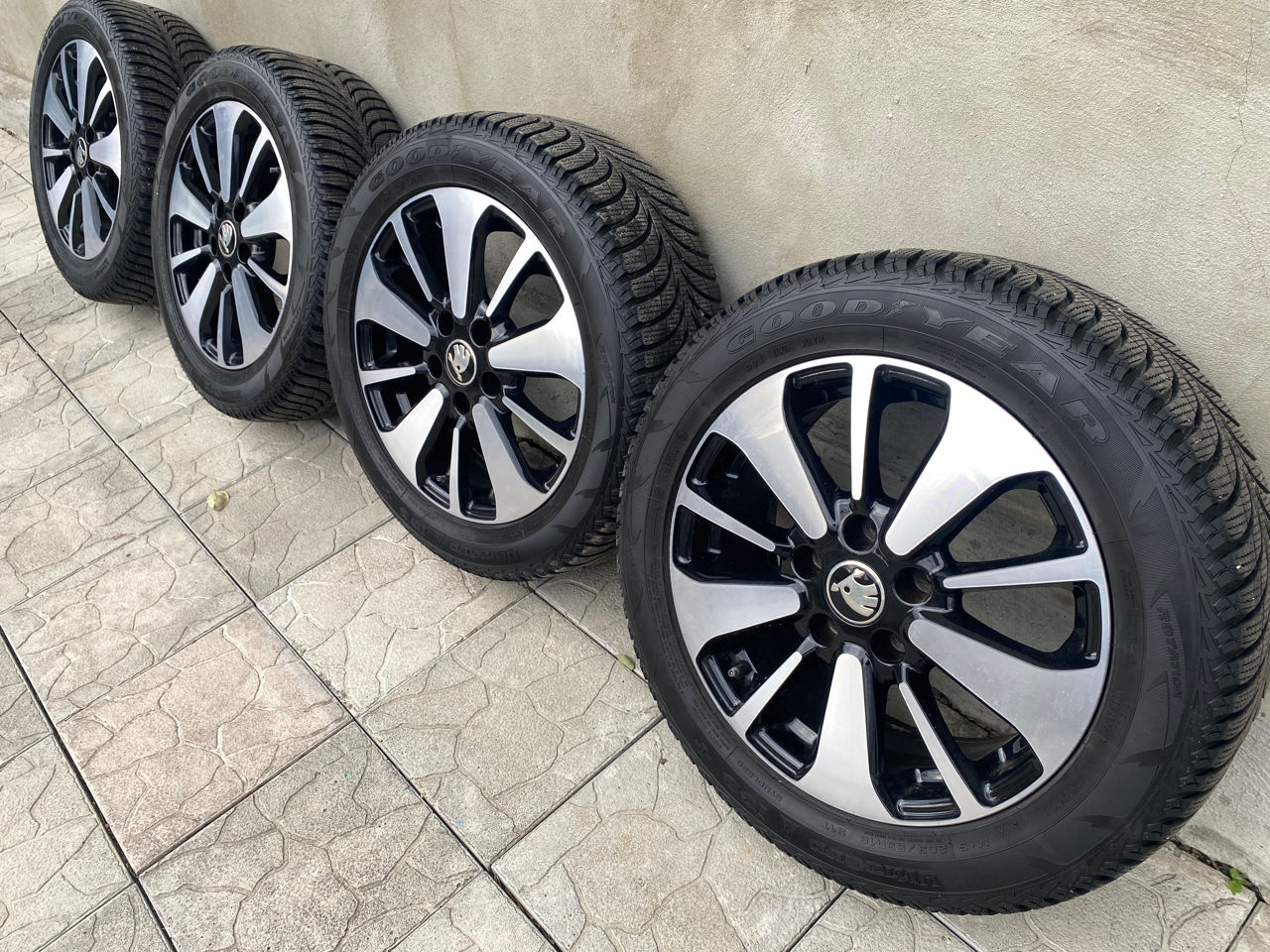 Диски с шинами Goodyear 5x112