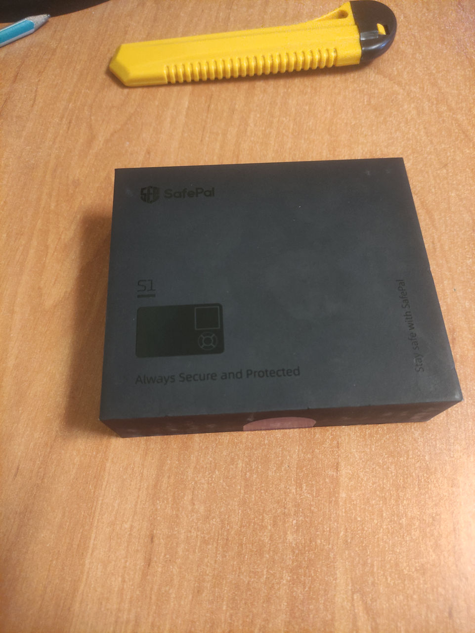 Крипто кошелек SafePal S1