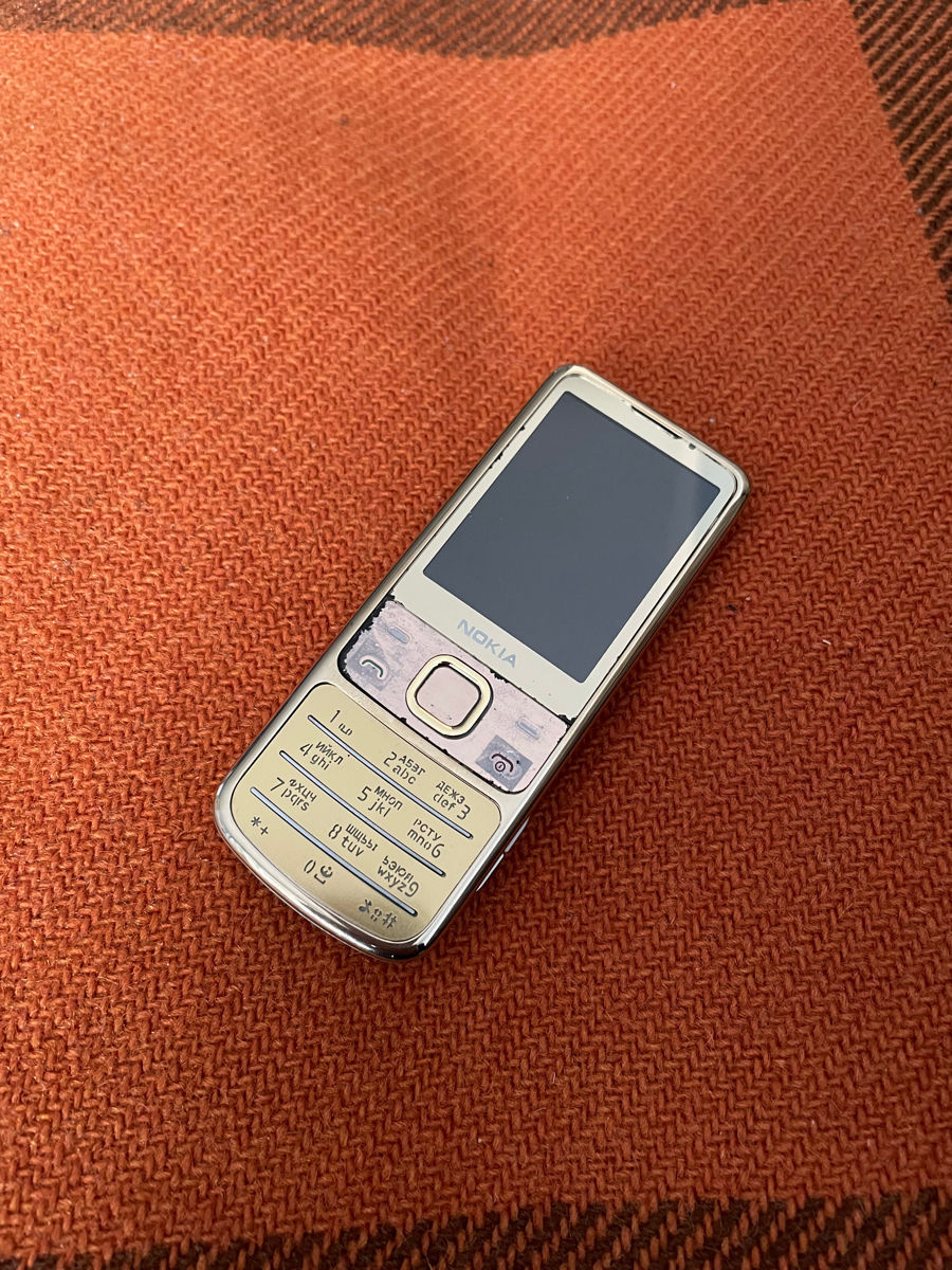 Nokia 6700 Gold