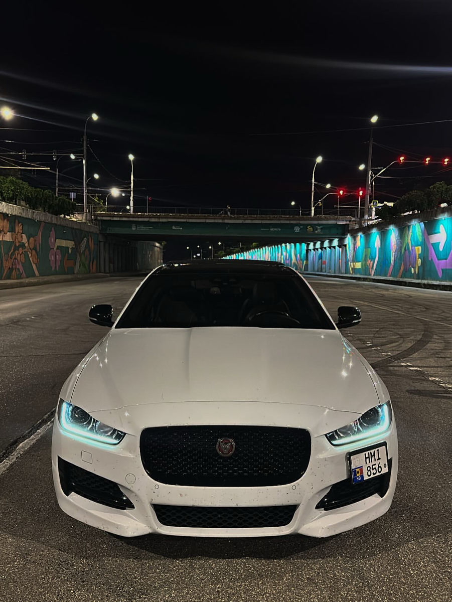 Jaguar XE фото 0