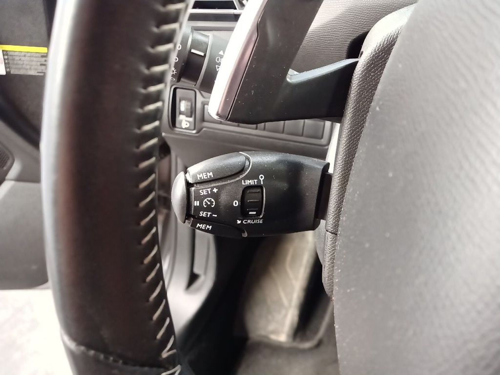 Peugeot 308 foto 12