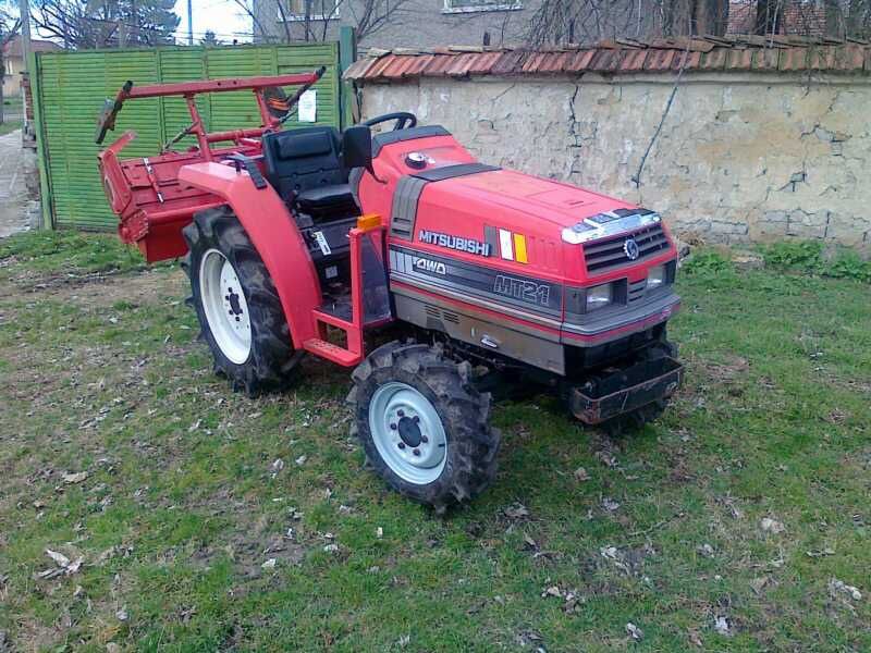 Tractor japonez Mitsubishi MT21.