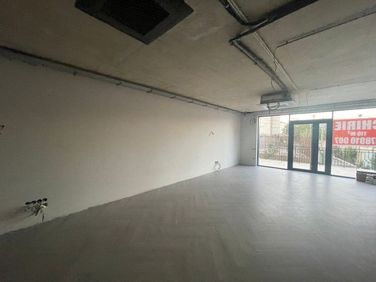 Se oferă in chirie spatiu comercial   110 m2 a prima linie in Centru Chisinau foto 4