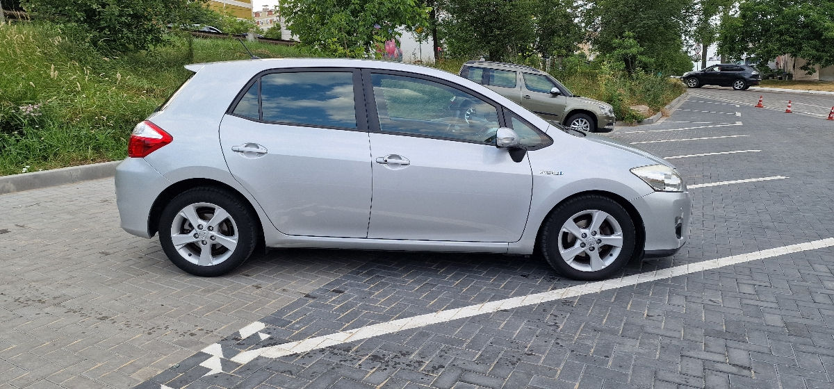 Toyota Auris фото 4
