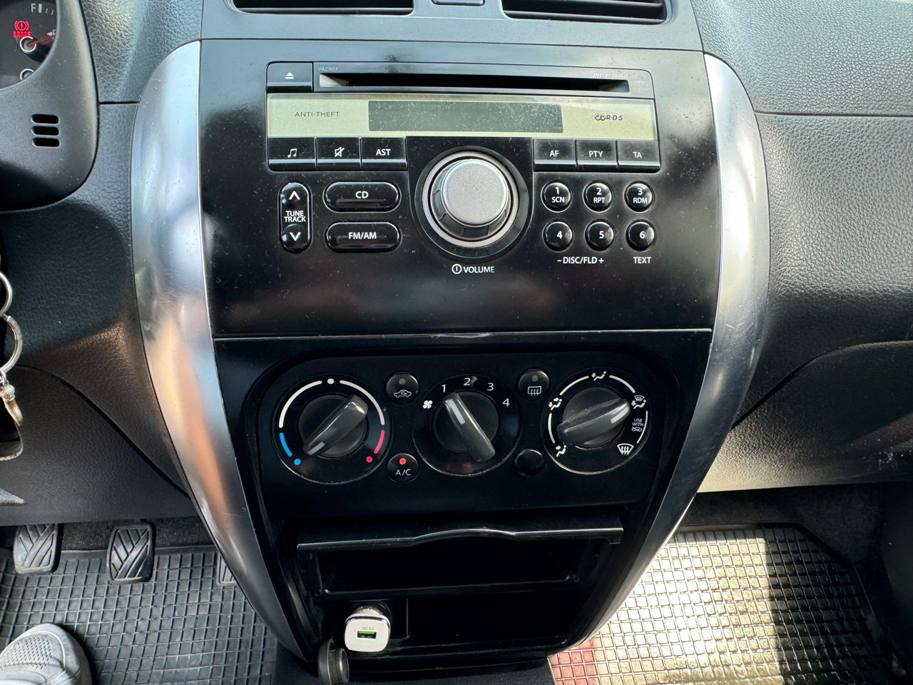 Suzuki SX4 foto 11