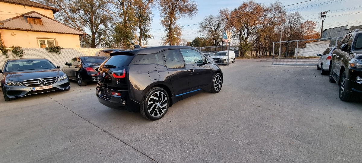 BMW i3 2015 г. с пробегом 98000 км, Электричество, 10800 €