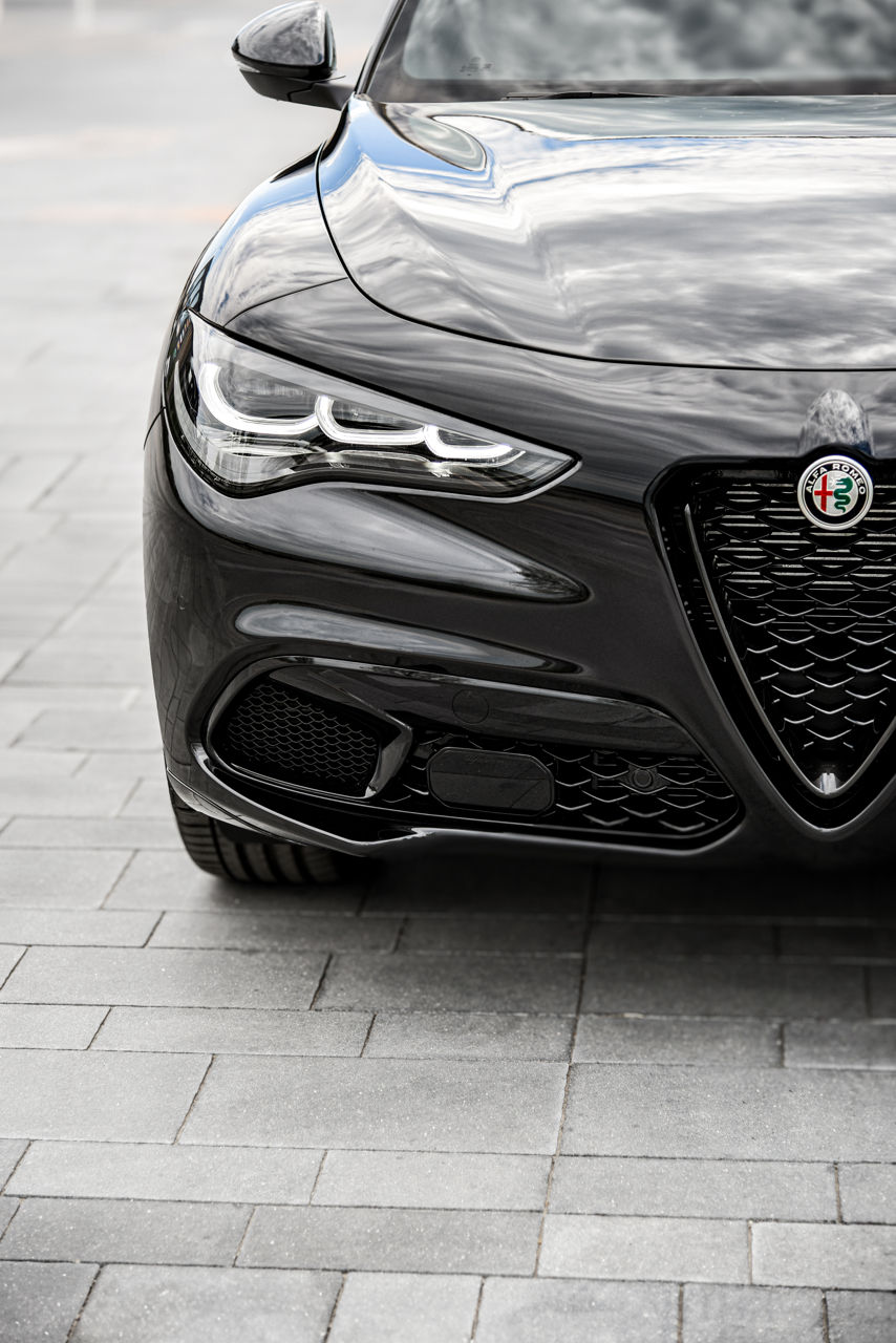 Alfa Romeo Stelvio foto 1