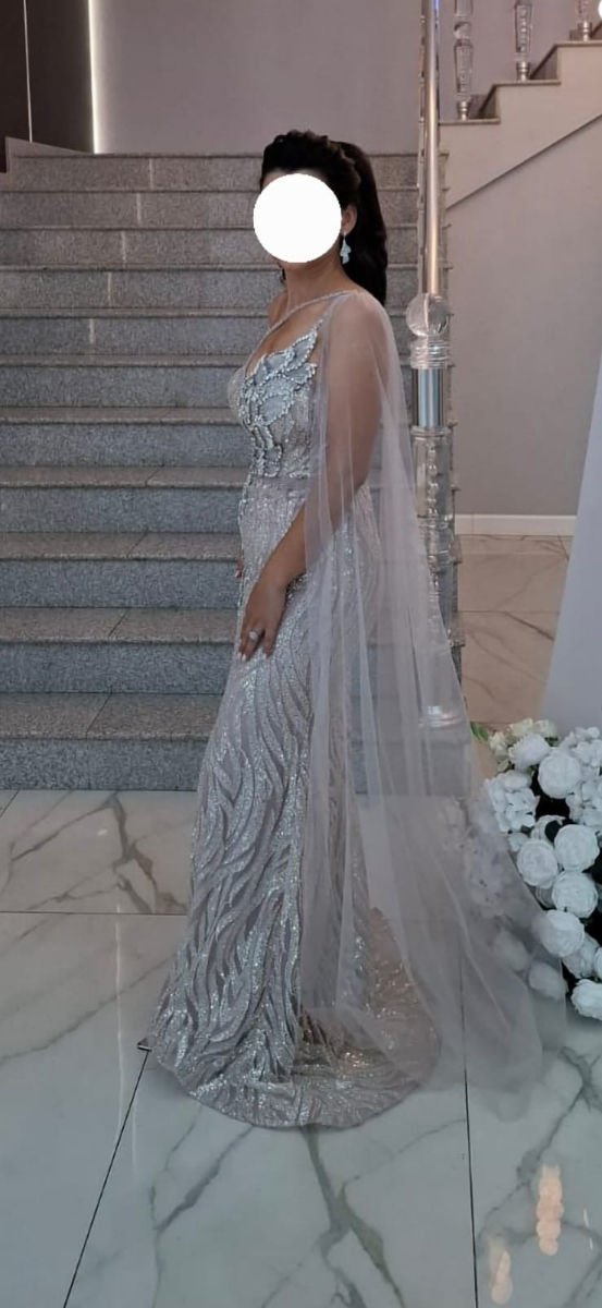 Vind sau dau în chirie rochie de seară LUIGI AULETTA mărimea 38-40. foto 1