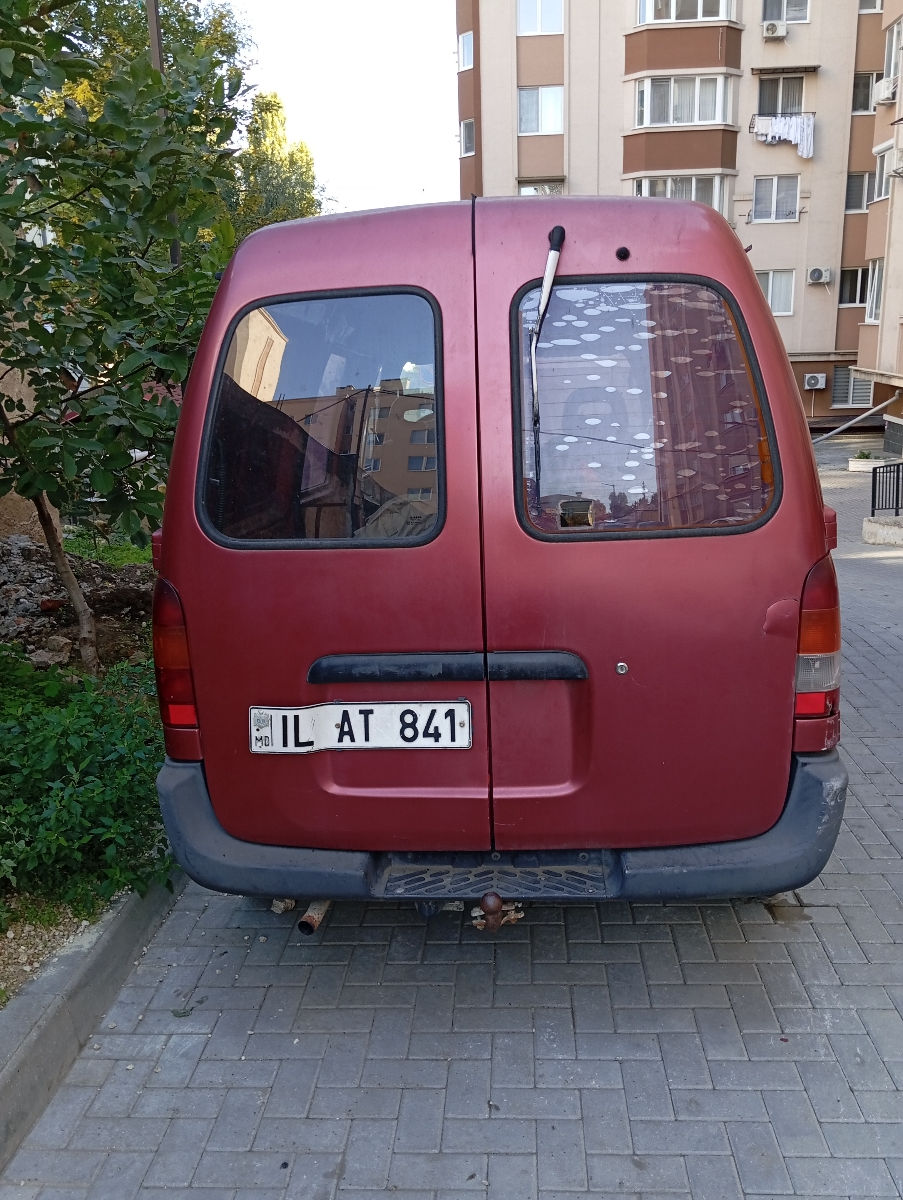 Nissan Urvan foto 2