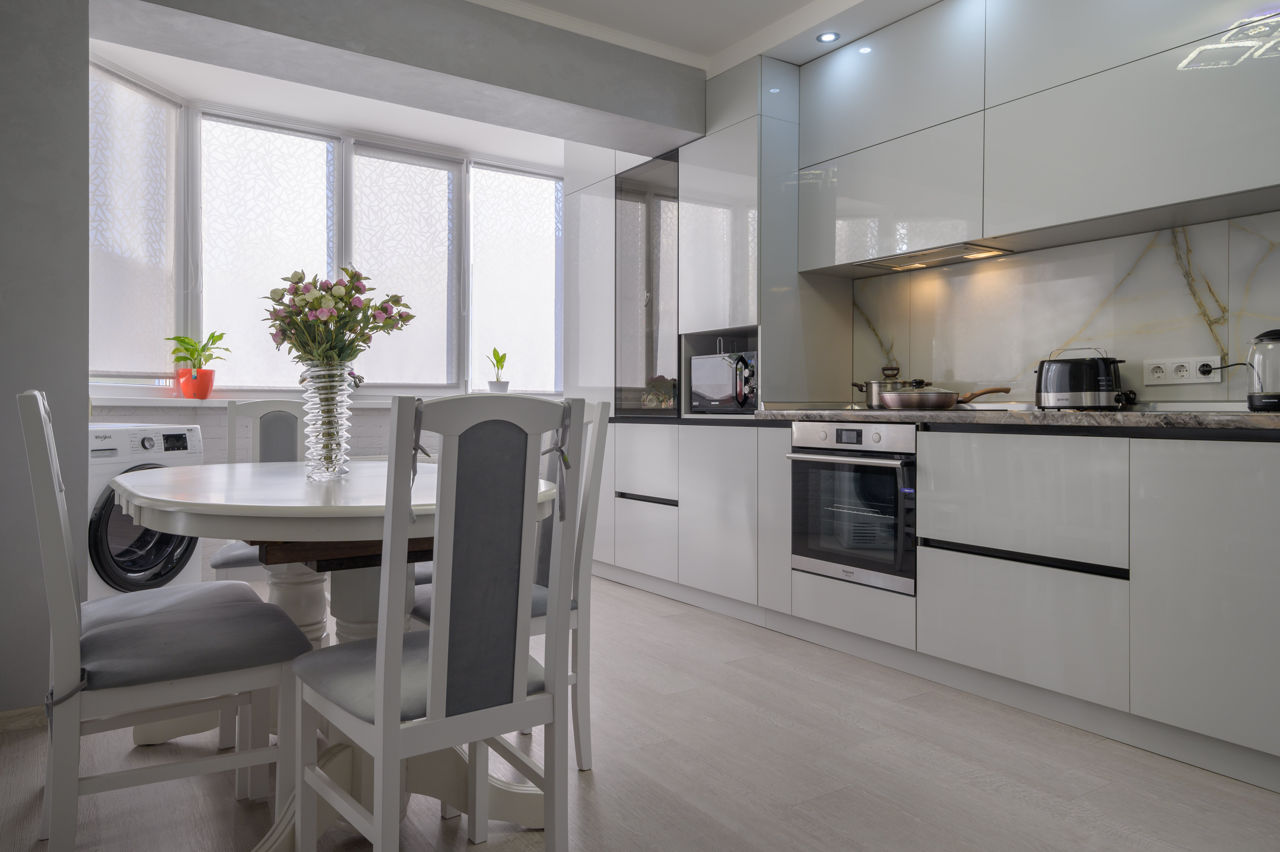 Bucătărie modernă alb lucioasă marca Rimobel foto 0
