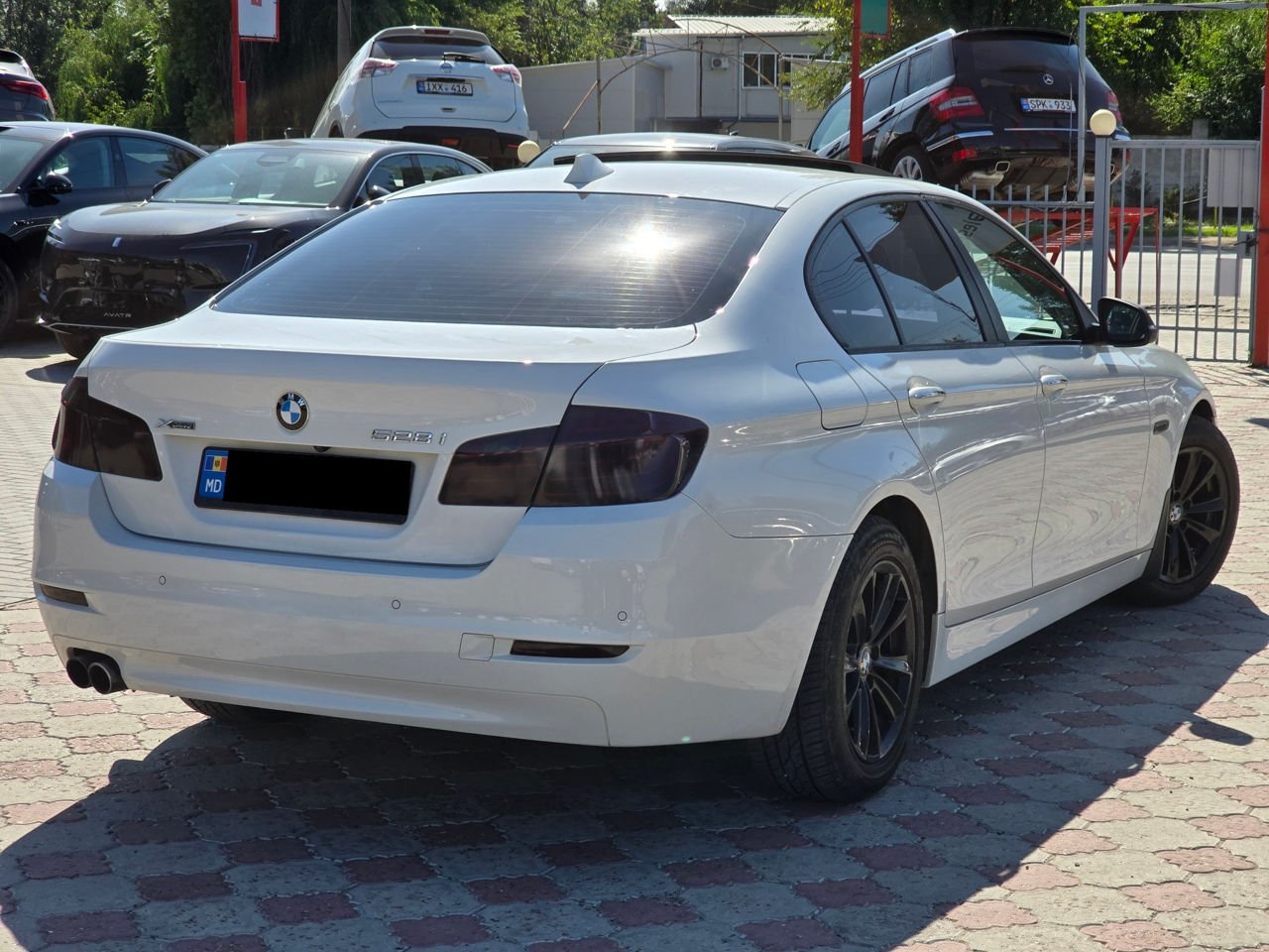 BMW 5 Series foto 2