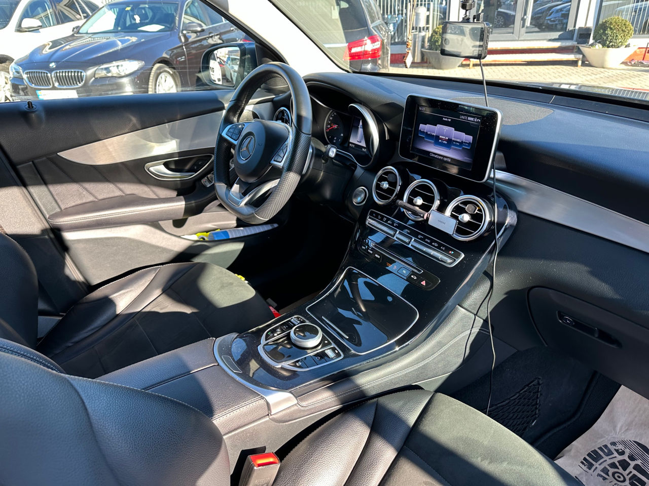 Mercedes GLC foto 15
