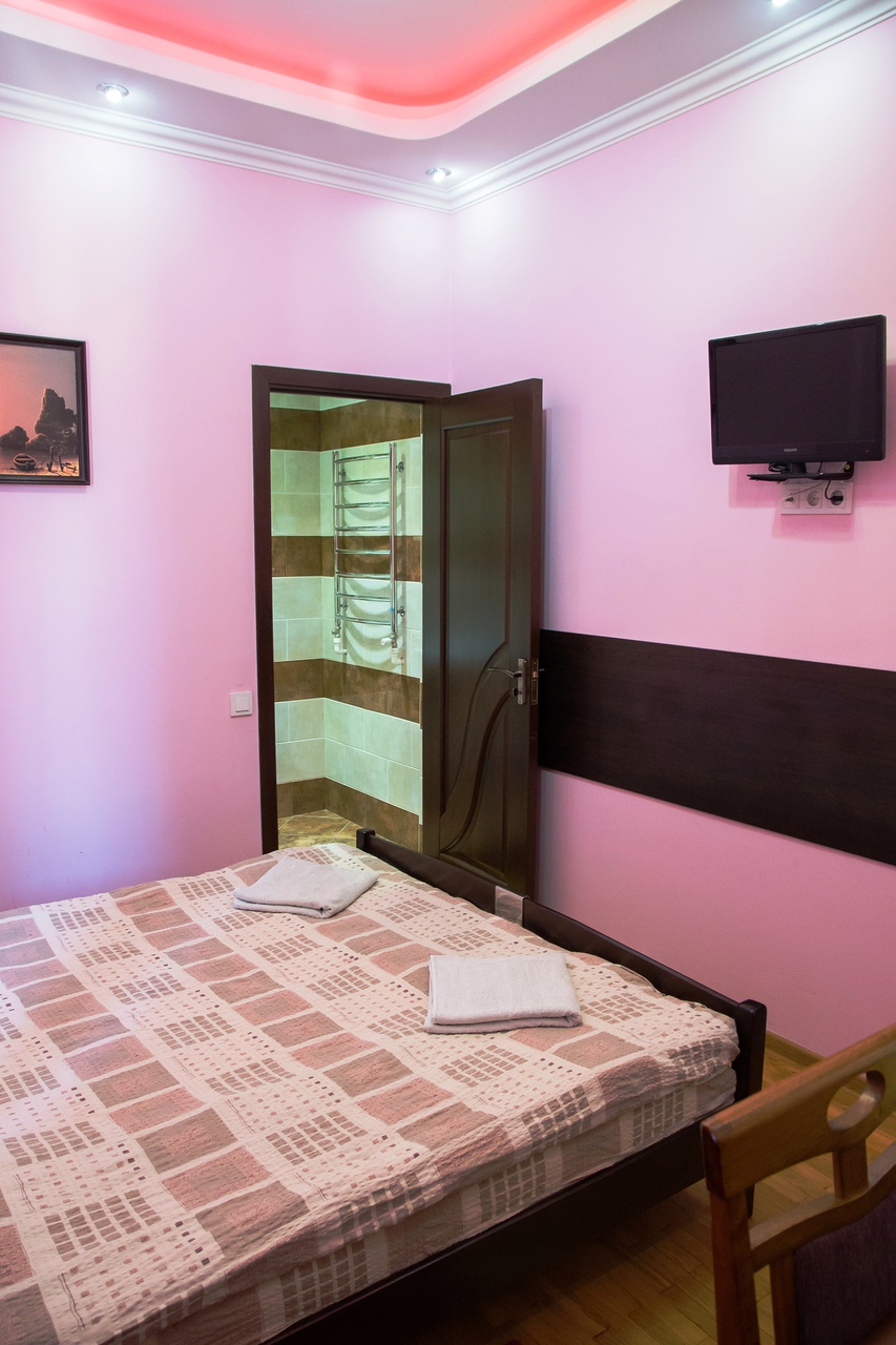 Camere de hotel in Pensiunea "Taviada" la Telecentru (40-ani) 24/24 foto 1