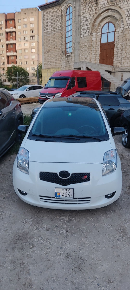 Toyota Yaris фото 6