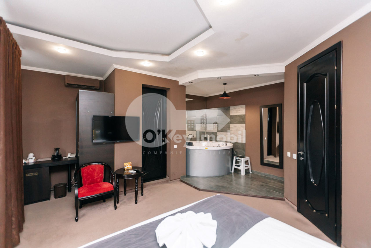 Chirie! Hotel, centru orașului, 800 mp, teren de 12 ari, 7 500 € foto 4