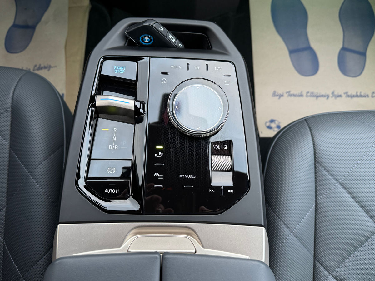 BMW iX фото 13