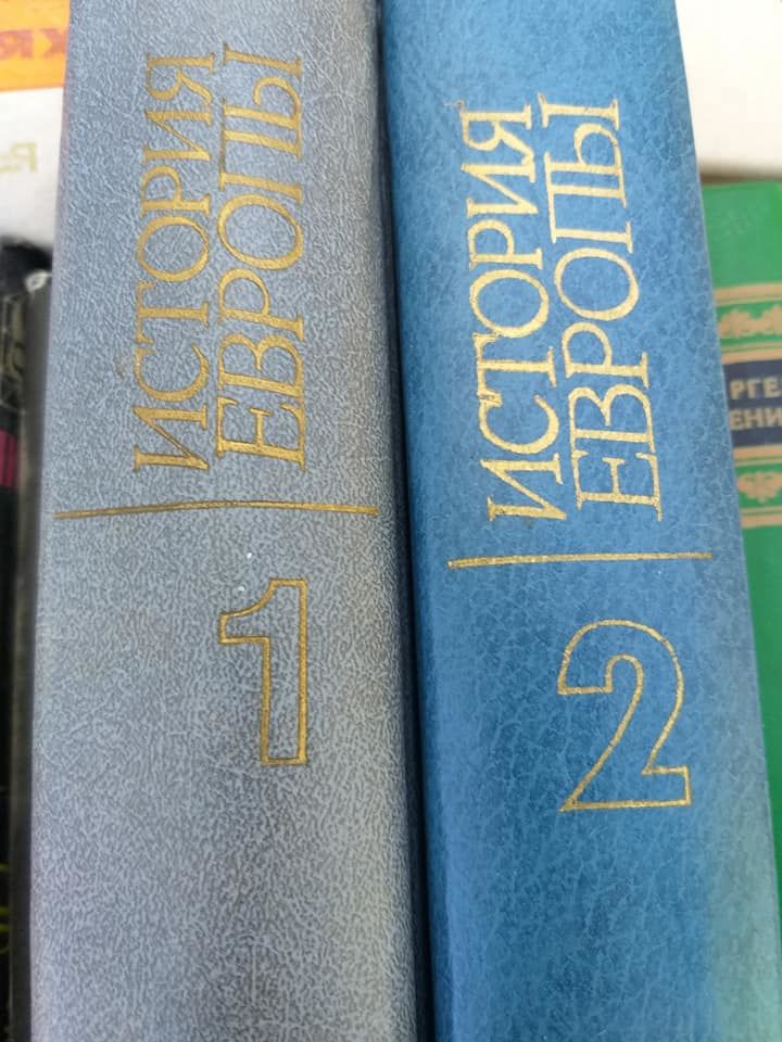 Самый большой выбор в городе литературы прошлых лет изданий.
