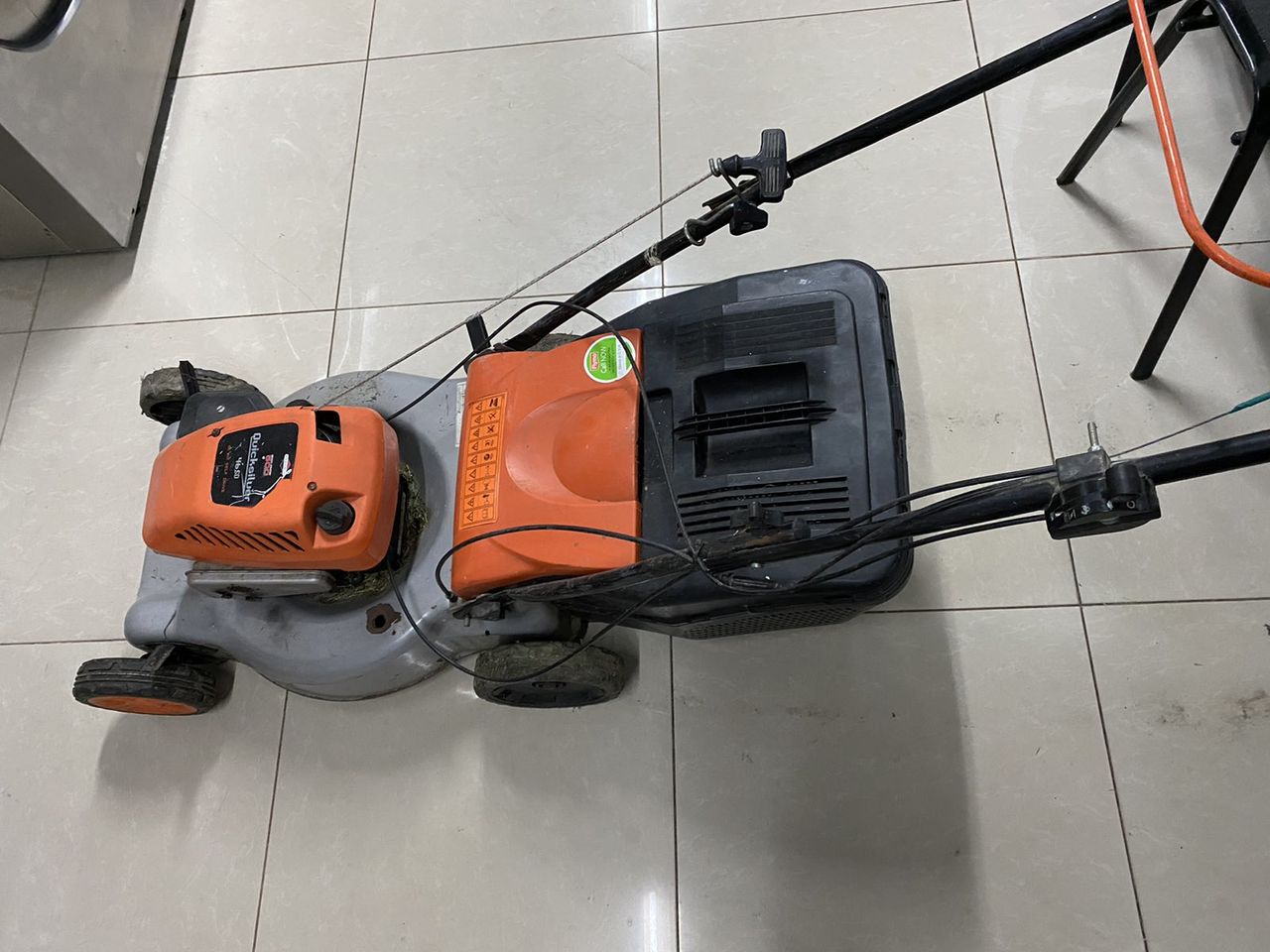 Flymo quicksilver 46sd , masina de tuns iarba pe benzina