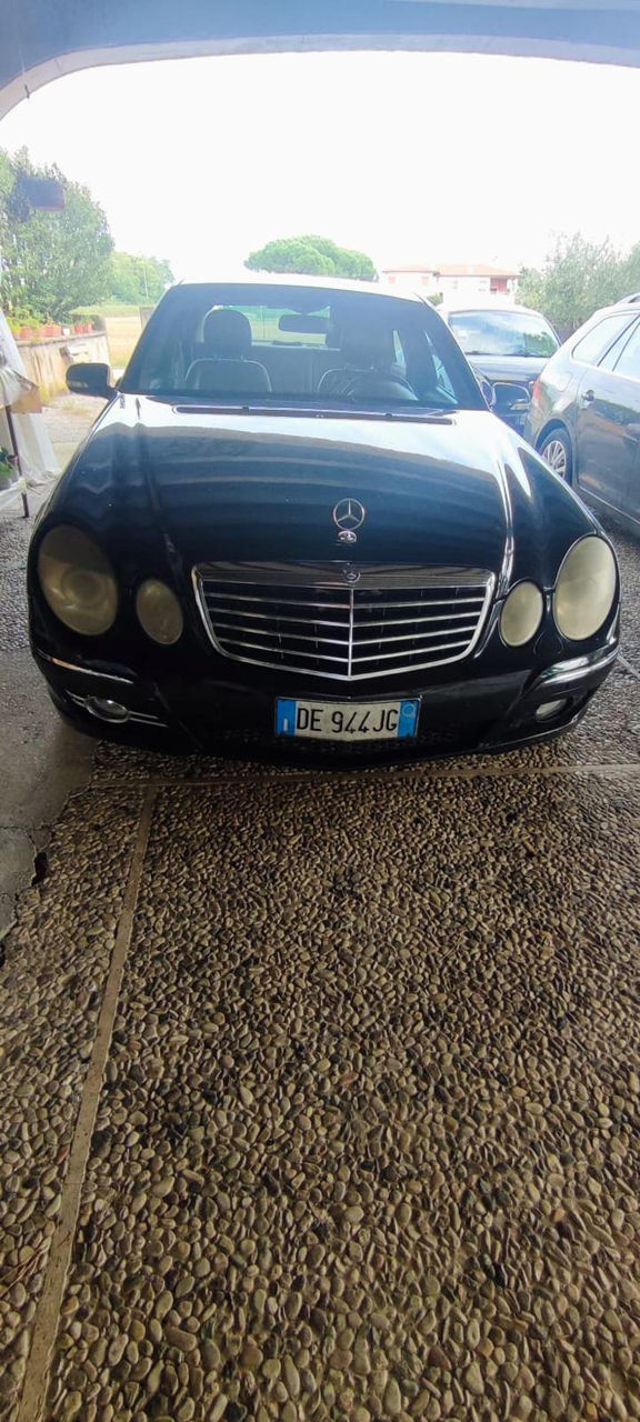 Dezmembrez Mercedes E211 Restaling 3.2 diesel V6 OM 642 foto 0