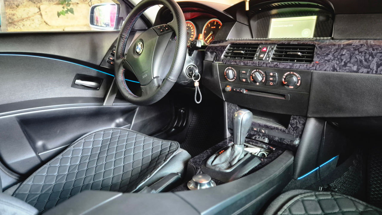 BMW 5 Series фото 8