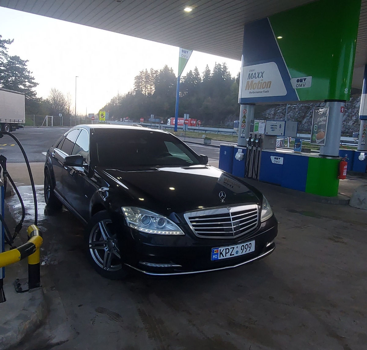 Mercedes S-Class foto 0