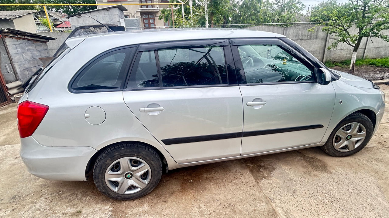 Skoda Fabia фото 2